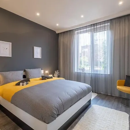 Апартамент Cozy&spacious Flat With Private Terrace, Top Center