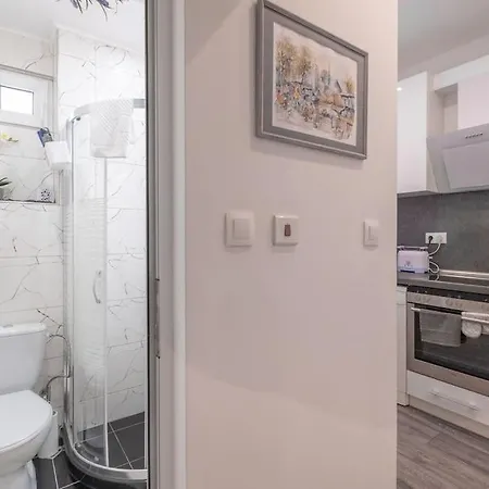 Cozy&spacious Flat With Private Terrace, Top Center *