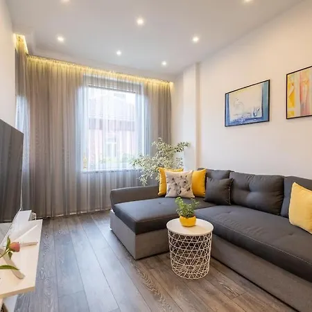 Апартамент Cozy&spacious Flat With Private Terrace, Top Center *