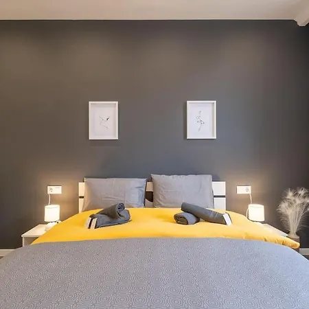 Cozy&spacious Flat With Private Terrace, Top Center