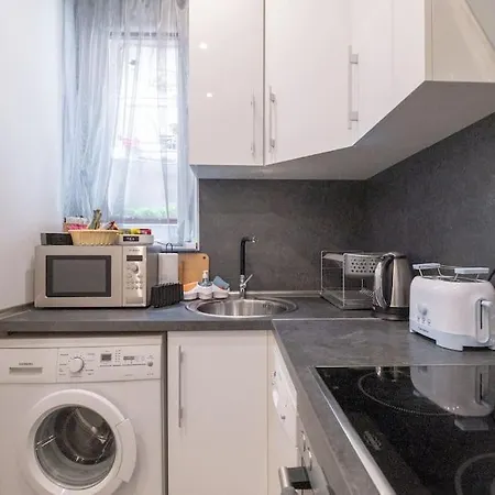 Cozy&spacious Flat With Private Terrace, Top Center Sófia