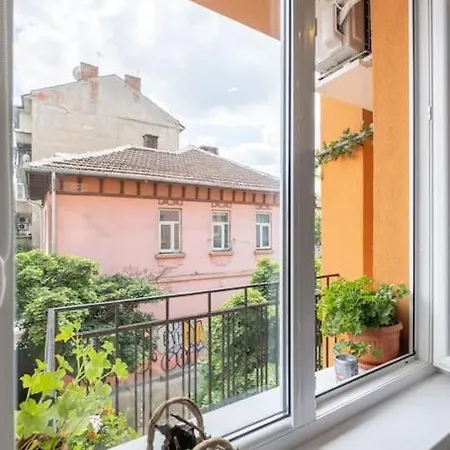 Cozy&spacious Flat With Private Terrace, Top Center