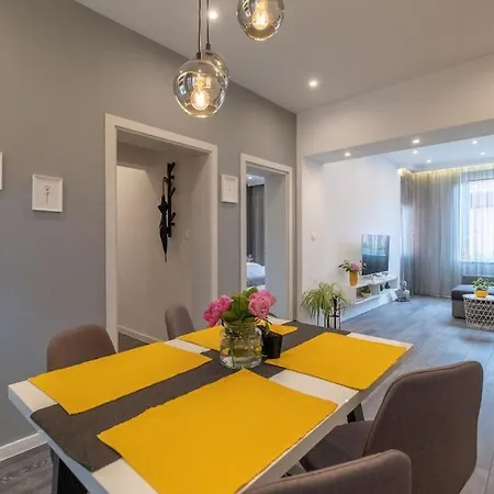 Apartment Cozy&spacious Flat With Private Terrace, Top Center