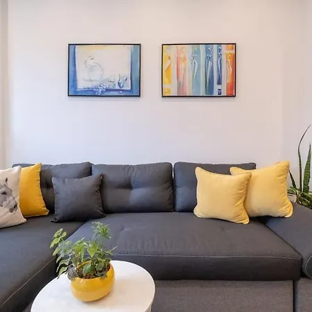 Cozy&spacious Flat With Private Terrace, Top Center *