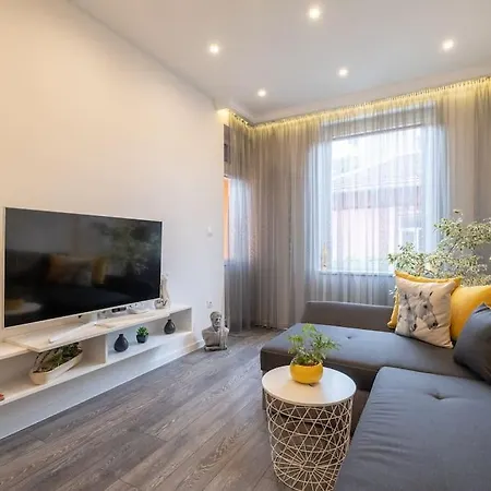 Cozy&spacious Flat With Private Terrace, Top Center Apartment