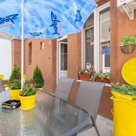 Cozy&spacious Flat With Private Terrace, Top Center