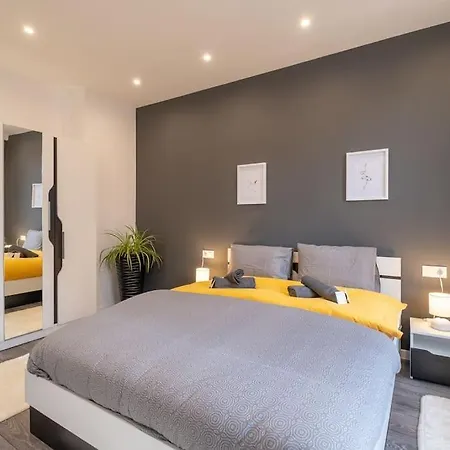 Cozy&spacious Flat With Private Terrace, Top Center Apartment